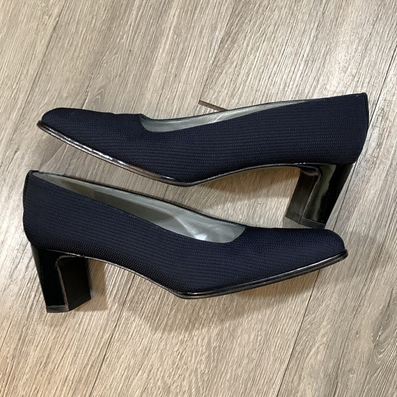 STUART WEITZMAN Navy Blue Sqaure Toe Block Heels Pumps Size 9.5B - Picture 7 of 9